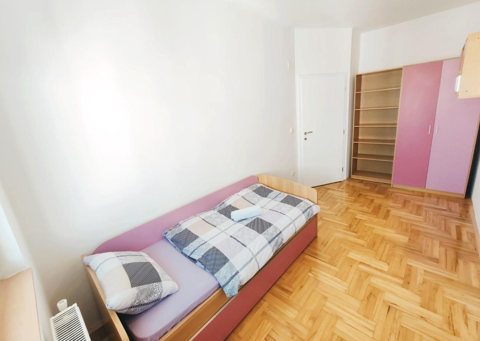 Urban Hostel & Apartments سكوبجي الغرفة الصورة