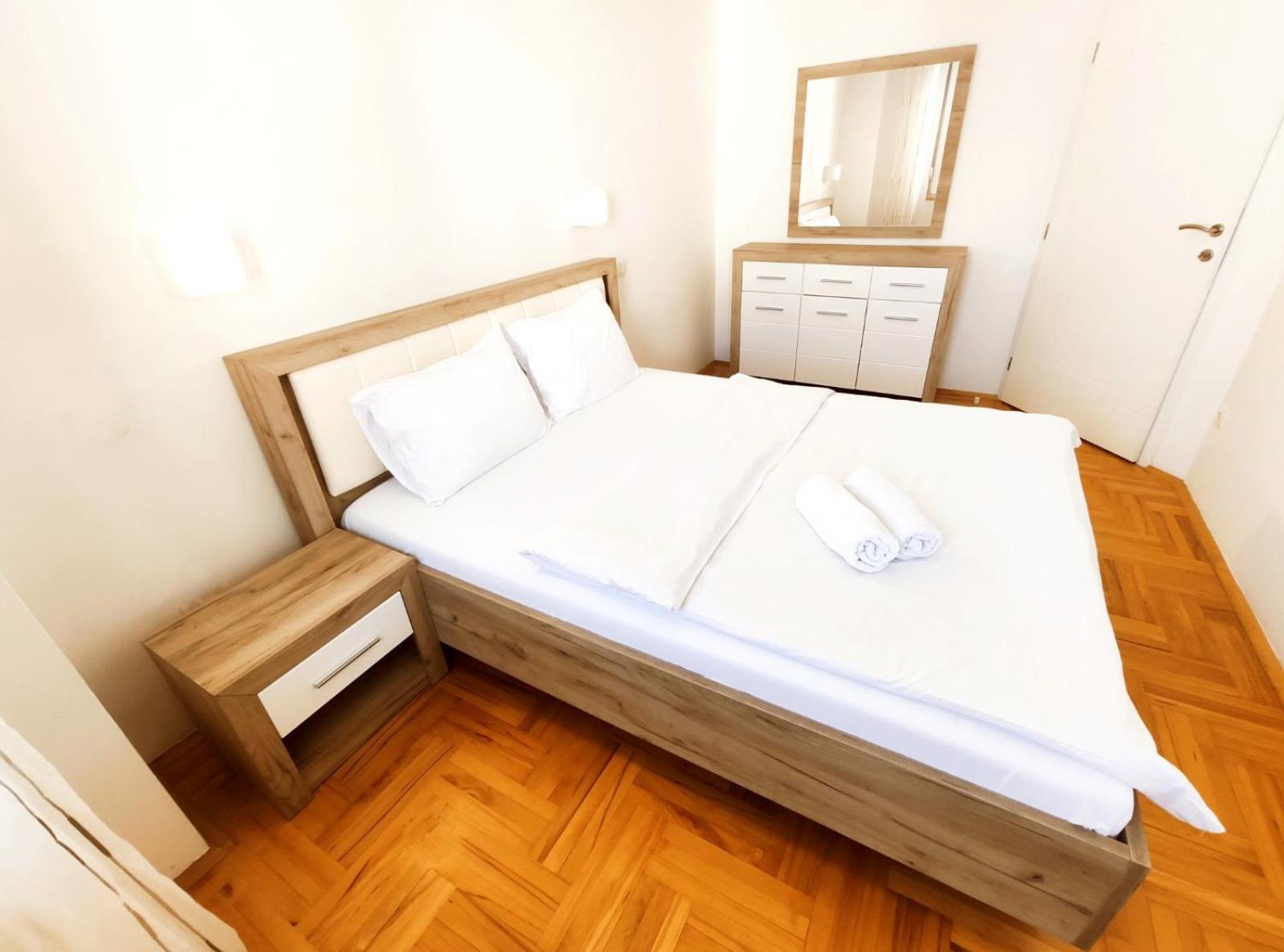 Urban Hostel & Apartments سكوبجي الغرفة الصورة