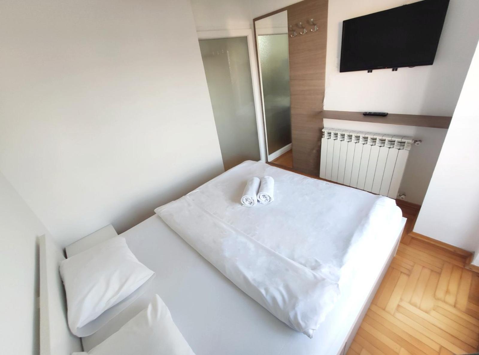 Urban Hostel & Apartments سكوبجي الغرفة الصورة